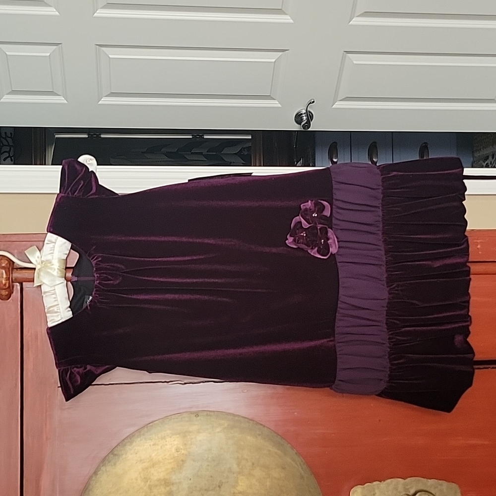 Beautiful Isobella& Chloe Dress. Size 8 color purple